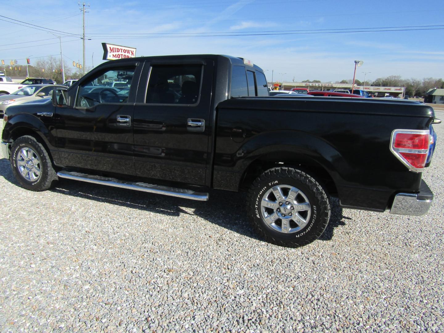 2014 Black /Gray Ford F-150 FX2 SuperCrew 5.5-ft. Bed 2WD (1FTFW1CFXEK) with an 5.0L V8 engine, Automatic transmission, located at 15016 S Hwy 231, Midland City, AL, 36350, (334) 983-3001, 31.306210, -85.495277 - Photo#3